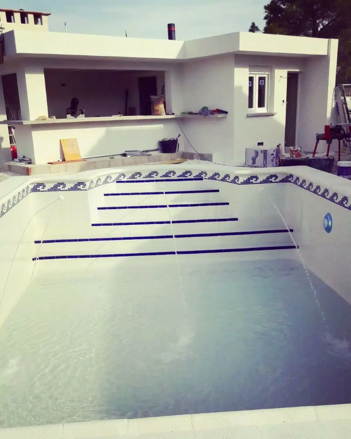 Piscine en béton Sud construction extension
